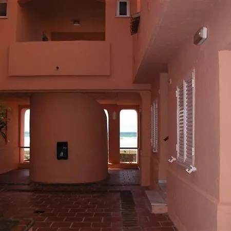 Lances Ii Beachfront Duplex *